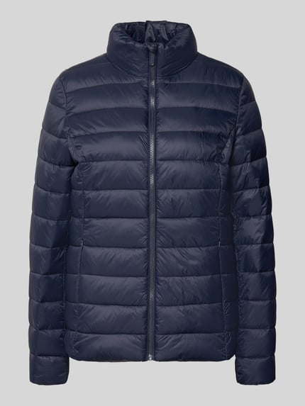 Produktfoto, donkerblauw gewatteerd jack met opstaande kraag, ritssluiting en ritszakken, Regular fit, Christian Berg Woman Selection, ruglengte maat 36: 64 cm, schouderbreedte 41 cm, borstwijdte 52 cm, mouwlengte 64 cm