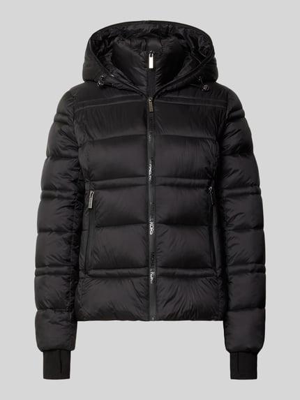 Produktfoto, zwarte Steppjacke mit Kapuze und Reißverschlusstaschen van MICHAEL Michael Kors met doorgestikte naden en elastische zoom, model 'PACKABLE WITH BIB'