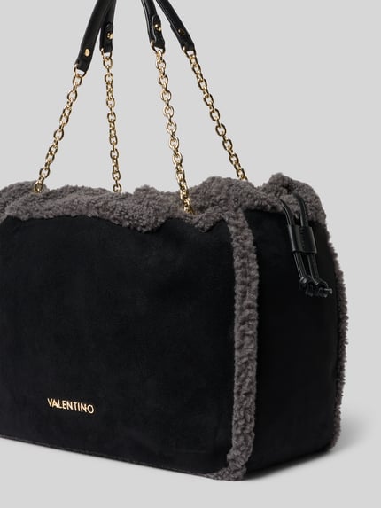Produktfoto, torba na ramię z paskiem do ściągania model 'MAX' od Valentino Bags, jednokolorowy materiał, aplikacja z napisem z logo, prostokątny kształt, główna przegroda, możliwość noszenia na uchwycie lub na ramieniu