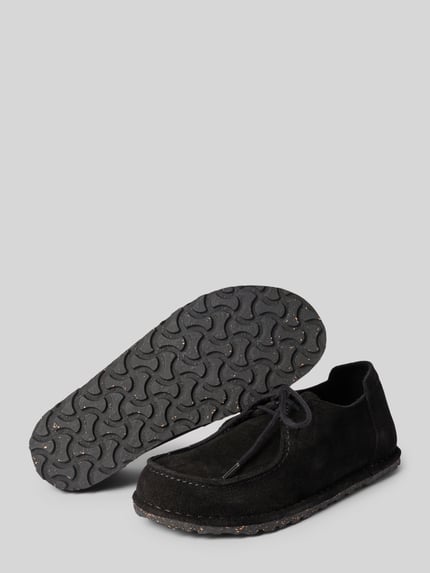 Productfoto, zwarte Schnürschuhe aus Leder met label-prägung Modell 'UTTI LACE' van Birkenstock, afgeronde vorm, gestructureerde zool, dames