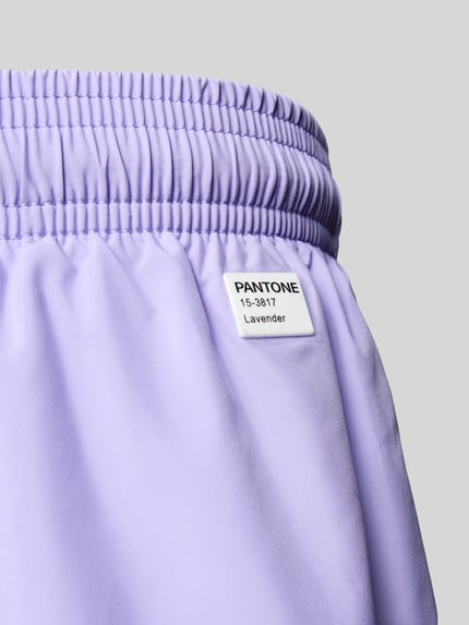 Produktfoto, Badehose mit Logo-Print Modell 'Lighting Pantone' von MC2 Saint Barth in Lavendel, Geschenkbox, Logo-Patch, glatte Textur