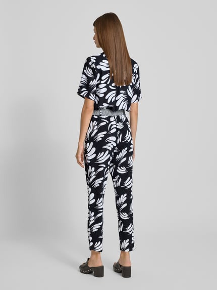 ZABAIONE Jumpsuit mit V-Ausschnitt Black 5