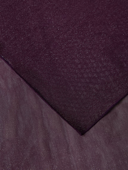 Produktfoto, Schal mit Glitter-Effekt von Christian Berg Cocktail aus Material-Mix mit Stretch-Anteil, rechteckig, in Dunkellila mit feiner Textur und Glitter-Effekt.