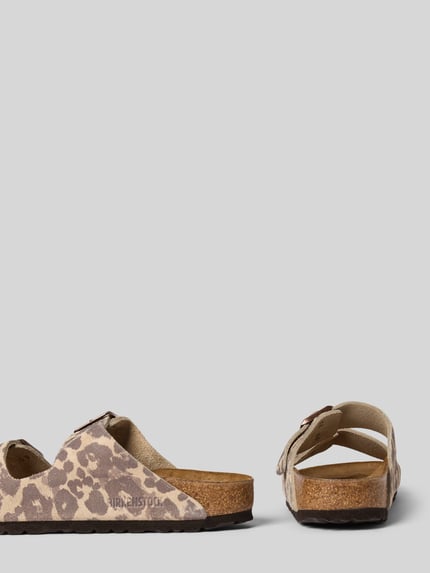 Birkenstock Pantoletten mit verstellbaren Schnallen aus Rindsvelours Hellbraun 2
