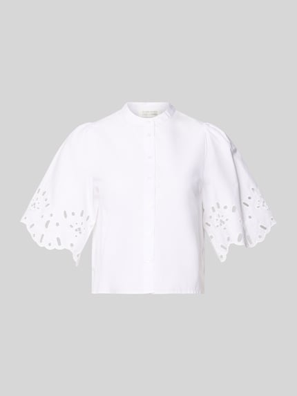 Produktfoto, Relaxed Fit blouse met ajourwerk model 'Marika' van GUIDO MARIA KRETSCHMER WOMAN, puur katoen, halflange mouwen, opstaande kraag, volledige knoopsluiting, ruglengte maat 36: 48 cm, mouwlengte maat 36: 35 cm, wit, ronde vormen en gladde textuur