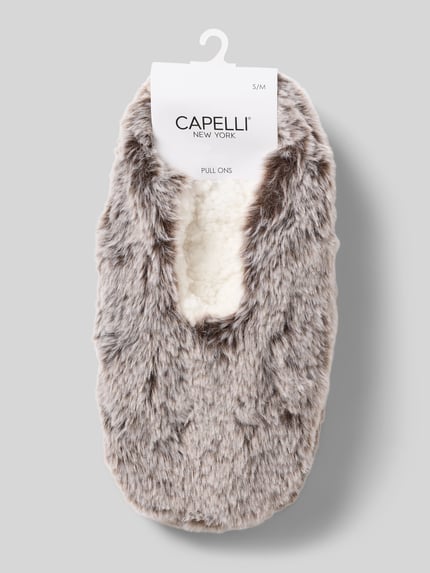 Produktfoto, Kuschelsocken mit Noppen von CAPELLI NEW YORK in Grau mit Fellstruktur, weiche Textur, Damen Kuschelsocken, Pull-Ons.