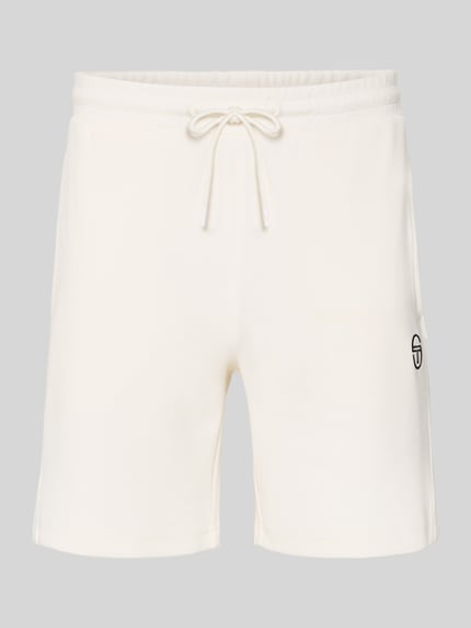 Produktfoto, Shorts mit Logo-Stitching Modell 'EGEO' von SERGIO TACCHINI, weiß, Baumwoll-Mix mit Stretch-Anteil, lockerer Schnitt, elastischer Bund mit Kordelzug, seitliche Eingrifftaschen, Bundweite 40 cm, Innenbeinlänge 20 cm, ruhige glatte Textur.