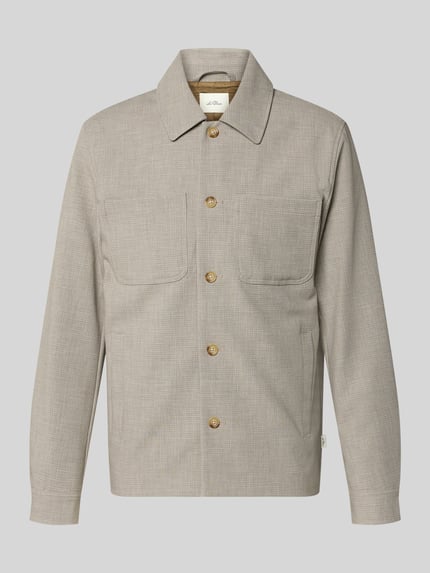 Produktfoto, Regular Fit Hemdjacke mit Brusttaschen von Les Deux in Beige mit Kentkragen, Knopfleiste, Label-Patch, strukturierte Oberfläche