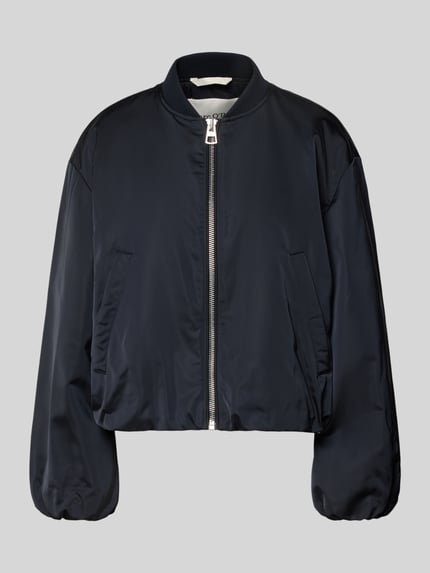 Produktfoto, Regular Fit Blouson mit Baseball-Kragen von Marc O'Polo, unifarben, aus recyceltem Material, mit Reißverschluss und langen Ballonärmeln.