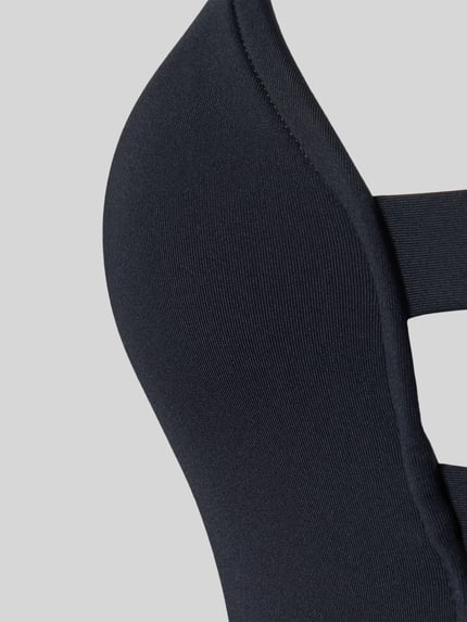 Detailopname, gladde textuur in donkerblauw van Body met V-hals van Seafolly, stretchmateriaal, nauwsluitende snit