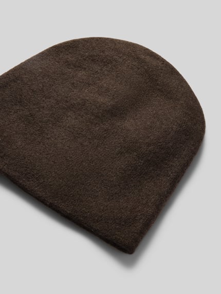 Produktfoto, Doppelt gestrickte Beanie aus reinem Kaschmir von Seeberger in Dunkelbraun, weiche Strick-Optik, Label-Detail metallic