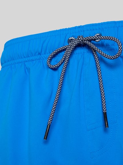 Produktfoto, Badehose mit Seitentaschen und Klettverschlusstasche hinten von PUMA in Blau, elastischer Bund, strukturierte Oberfläche