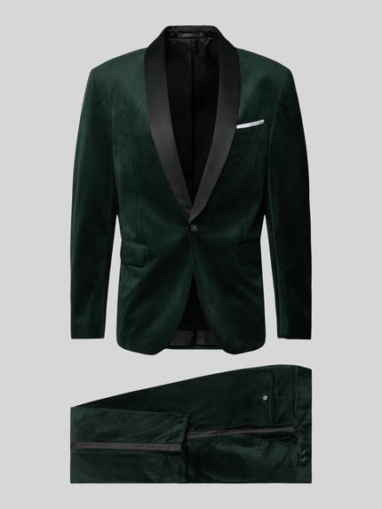 Produktfoto, Slim Fit Anzug aus Samt von Lindbergh in Dunkelgrün mit Schalkragen, Brust- und Pattentaschen, Knopfverschluss, Brusttasche mit Einstecktuch, Anzughose mit Haken-, Knopf- und Reißverschluss, samtige Textur und glatte Oberflächen.
