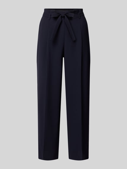 Produktfoto, Regular Fit Stoffhose mit Gürtel von Windsor in Dunkelblau, glatte Oberfläche, Bügelfalten, Material-Mix, seitliche Taschen