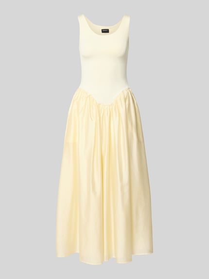 Produktfoto, Abendkleid mit Rundhalsausschnitt Modell 'LORIE' von Bardot, cremefarben, A-Linie, breiter Träger, Midikleid, Stretch-Material-Mix