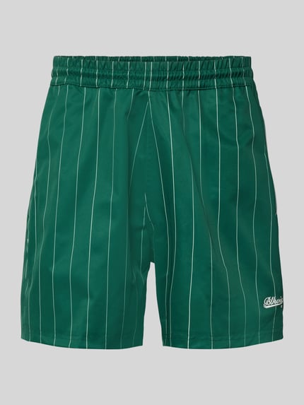 Produktfoto, Shorts mit Streifenmuster und elastischem Bund von BLKVIS in sattem Grün, Regular-Fit, Label-Stitching, sichtbare glatte Textur