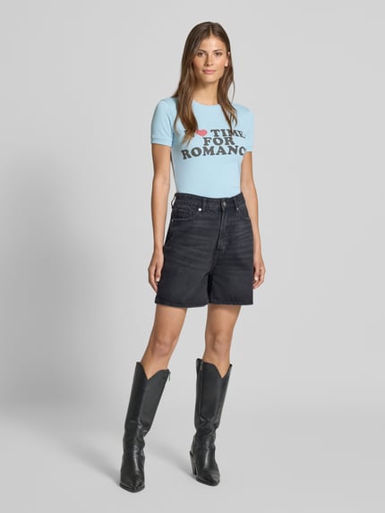 Jake*s Casual T-Shirt in Ripp-Optik mit Schriftzug Eisblau 1