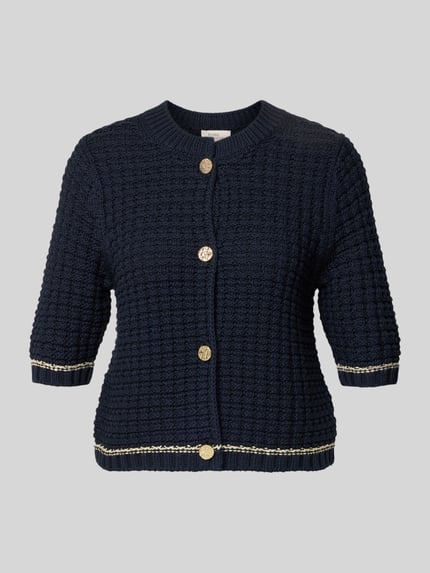 Produktfoto, Slim Fit Cardigan in Strick-Optik von ROBE LÉGÈRE aus elastischem Baumwoll-Mix, Rundhalsausschnitt, Halbarm, durchgehende Knopfleiste, dunkelblau mit goldfarbenen Knöpfen und Struktur-Textur