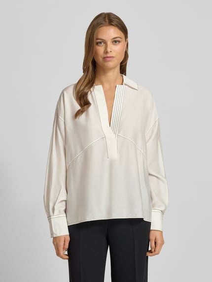 Frauenmodel trägt Loose Fit Tunika mit Seiden-Anteil Modell 'BRIZZY' von BOSS, Optik: Unifarben, Lyocell-Mix, Ganzkörperansicht von vorne.