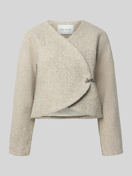 Produktfoto, cremefarbener Blazer in Bouclé-Optik mit Woll-Anteil, gerade Passform, Label-Detail, CPH MUSE, strukturierte Oberfläche