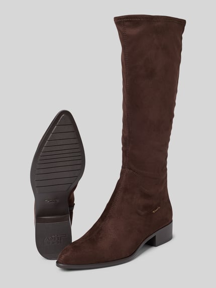 Produktfoto, Stiefel mit spitzer Kappe von Tamaris in Dunkelbraun, unifarben, strukturierte Oberfläche, Blockabsatz, Gummisohle, Nähte und Reißverschlüsse