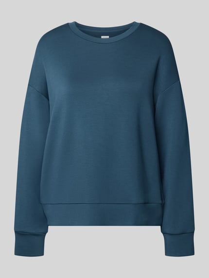 Produktfoto, Sweatshirt mit Rundhalsausschnitt und Label-Detail von SCHIESSER in Blau, lockerer Schnitt, glatte Textur, überschnittene Schultern, Modal-Mix mit Stretch-Anteil