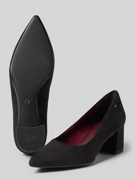 Produktfoto, Pumps mit Logo-Detail von Tamaris in Schwarz mit Blockabsatz, samtige Oberfläche, rote Innensohle, Damen Pumps von Tamaris