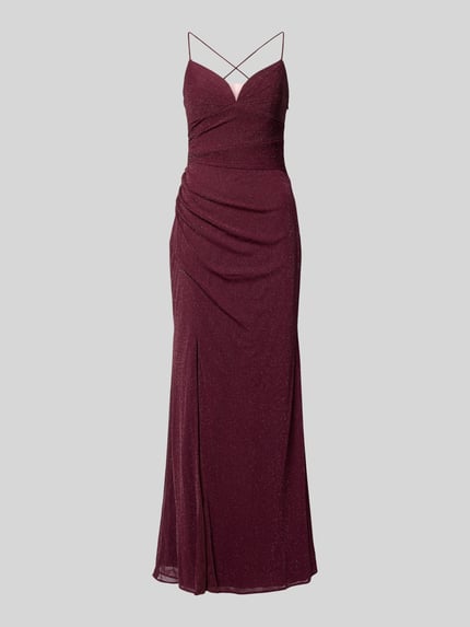 Produktfoto, Abendkleid mit Herz-Ausschnitt von Laona in Bordeaux, Maxikleid mit Spaghettiträgern, Raffung, Körpernahe Passform, glänzende Textur, Rückenlänge 117 cm, Brustweite 40 cm bei Größe 36.