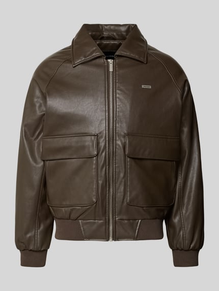 Produktfoto, braune Jacke in Leder-Optik mit Pattentaschen, Reißverschluss und Umlegekragen, Modell 'MORANO' von PEGADOR, Regular Fit