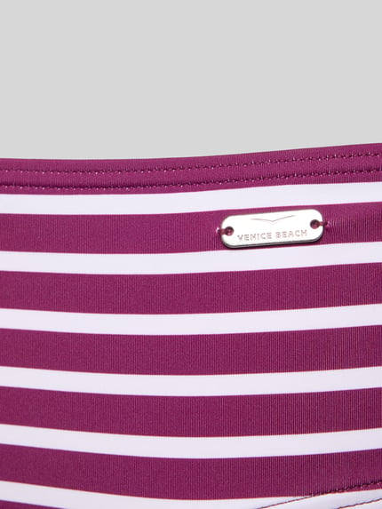 Produktfoto, Bikinihose mit Raffungen Modell 'Tadu' von VENICE BEACH, lila-weiß gestreift, Stretch-Material, Label-Detail, Textur glatt