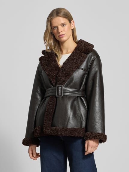 Gina Tricot Regular Fit Jacke in Leder-Optik Modell 'Teddy' Dunkelbraun 4