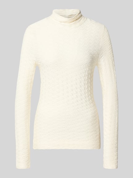 Produktfoto, Skinny Fit Longsleeve aus Viskose-Mix von Marc Cain in Creme mit Strukturmuster, Stehkragen, lange Ärmel, figurbetont.