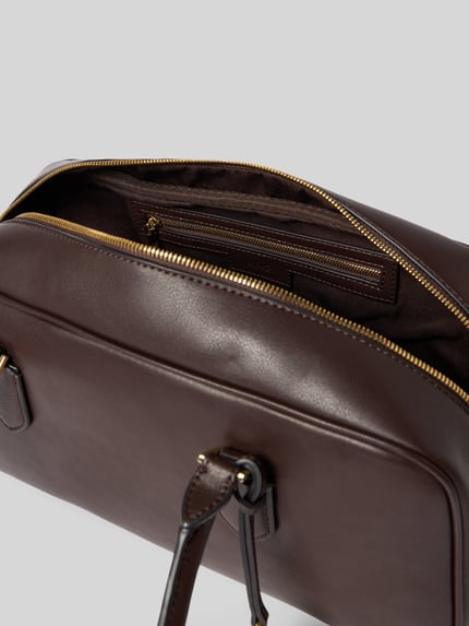 Produktfoto, braune Handtasche mit Tragehenkeln Modell 'CADIZ' von Mango, Hauptfach mit Reißverschluss, Innenfach, Maße 35x18x11 cm, Schulterriemen 50 cm