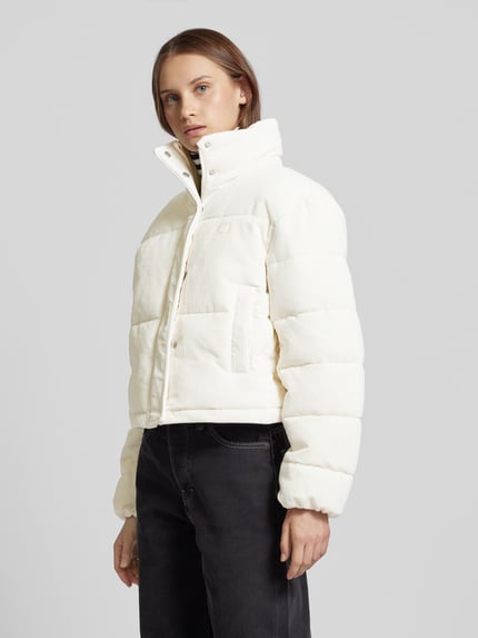 Calvin Klein Jeans Steppjacke aus Cord mit Stehkragen Ecru 4
