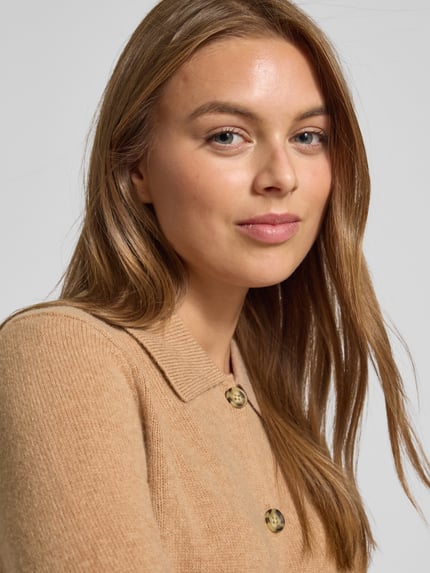 Christian Berg Woman Regular Fit Strickjacke aus reiner Wolle Camel 3