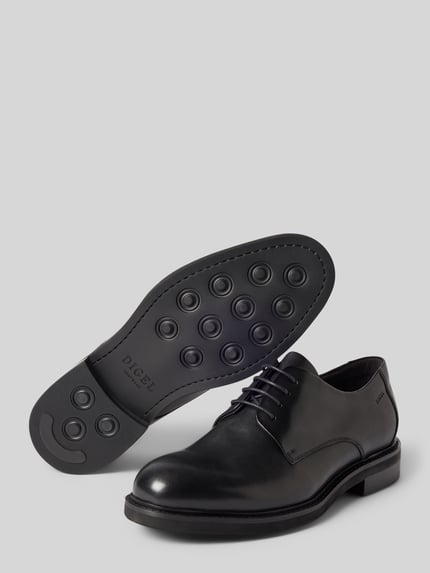 Produktfoto, Schnürschuh aus beschichtetem Leder mit Label-Prägung Modell 'Soft' von DIGEL, Schwarz, abgerundete-Spitze, strukturierte Sohle, Herren, Absatzhöhe 3 cm, Schafthöhe 7 cm, Schaftweite 11 cm, Schnürverschluss, leicht glänzende Oberfläche
