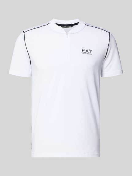 Produktfoto, weißes Regular Fit T-Shirt mit Stehkragen von EA7 Emporio Armani, Label-Print, Reißverschluss, glatte Textur