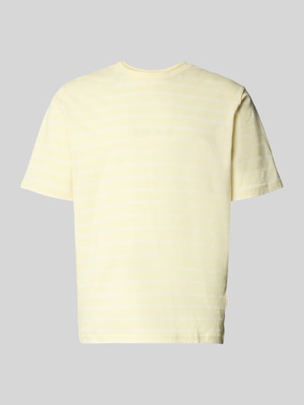 Produktfoto, T-Shirt mit Streifenmuster und Label-Stitching von Jack & Jones aus Reiner Baumwolle, Relaxed-Fit, Rundhalsausschnitt, hellgelb, Rückenlänge 72 cm in Größe M