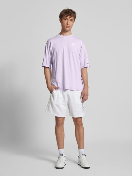 Champion T-shirt o kroju relaxed fit z wyhaftowanym logo Jasnofioletowy 1