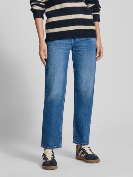 Vrouwenmodel draagt Scotch & Soda Jeans im Used-Look Model 'THE SKY', regular fit, mix van katoen en elastaan, vooraanzicht, binnenbeenlengte 70 cm, bandwijdte 39 cm, heldere blauwe tint, rechte pijpen, zichtbare textuur.