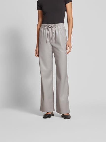Nanushka relaxed fit stoffen broek in leerlook Lichtgrijs - 4
