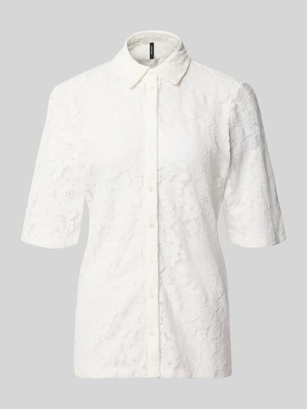 Produktfoto, Regular Fit Bluse aus Baumwoll-Mix Modell 'HONEY' von Vero Moda, Optik: Unifarben, Allover-Muster, Knopfleiste, Kragenform: Hemdkragen, V-Ausschnitt, Langarm, Material: Baumwoll-Mix, Textur: florale Spitzenstruktur.