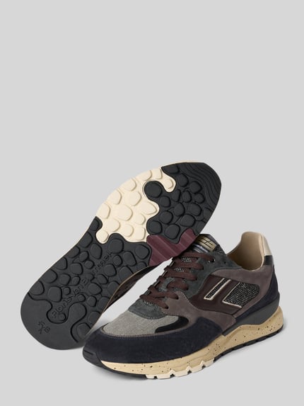 Produktfoto, Sneaker aus Leder-Mix Modell 'De Treener' von Floris van Bommel in Grau, Schwarz und Beige, strukturierte Sohle, Logo-Patch, Herren Sneaker mit abgerundeter Passform, Absatzhöhe 5 cm, Schafthöhe 8 cm, Schaftweite 10 cm