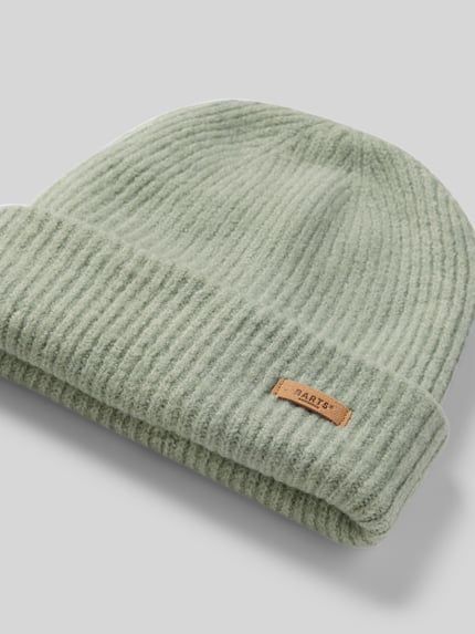 Produktfoto, hellgrüne Beanie mit Label-Patch Modell 'Witzia Beanie' von Barts, Damen Mütze, gerippte Textur, weiche Optik