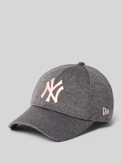 Produktfoto, Basecap mit verstärktem Schirm und Stitchings von New Era in Dunkelgrau mit rosa Motiv-Stitching, größenverstellbarer Riegel, strukturierte Stofftextur