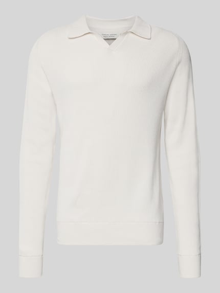 Produktfoto, Strickpullover aus reiner Baumwolle Modell 'NORDIN' von Casual Friday, kolor kremowy, dzianina ripp, luźny krój, dekolt V z kołnierzem