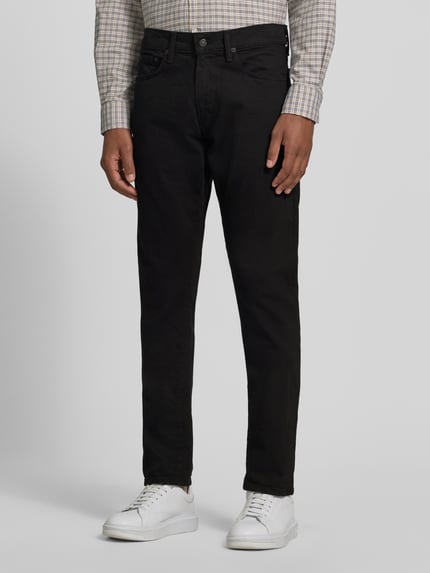 Mannmodel draagt Slim Fit Jeans aus Baumwoll-Mix Modell 'SULLIVAN' van Polo Ralph Lauren in zwart, heren slim jeans, ganzkörperansicht van voren.