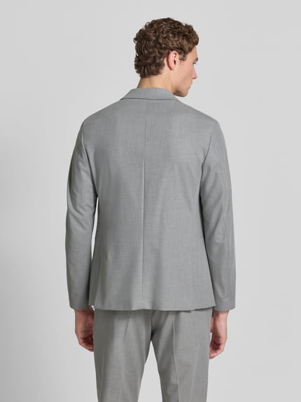 Männermodel trägt Sakko mit Reverskragen und Brustleistentasche Modell 'CATORY' von Drykorn, Material-Mix mit Viskose-Anteil, Regular-Fit, Rückenansicht.