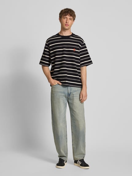 REVIEW Cropped Fit T-Shirt mit Label-Stitching Black 1