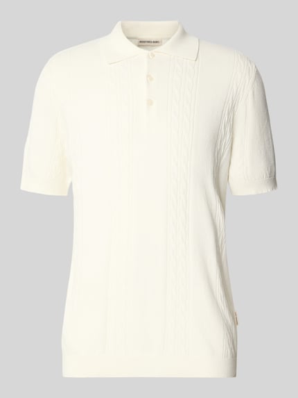 Produktfoto, Slim Fit Strick-Poloshirt mit Zopfmuster Modell 'Miller' von Redefined Rebel aus Baumwoll-Mix, Knopfleiste, cremefarben